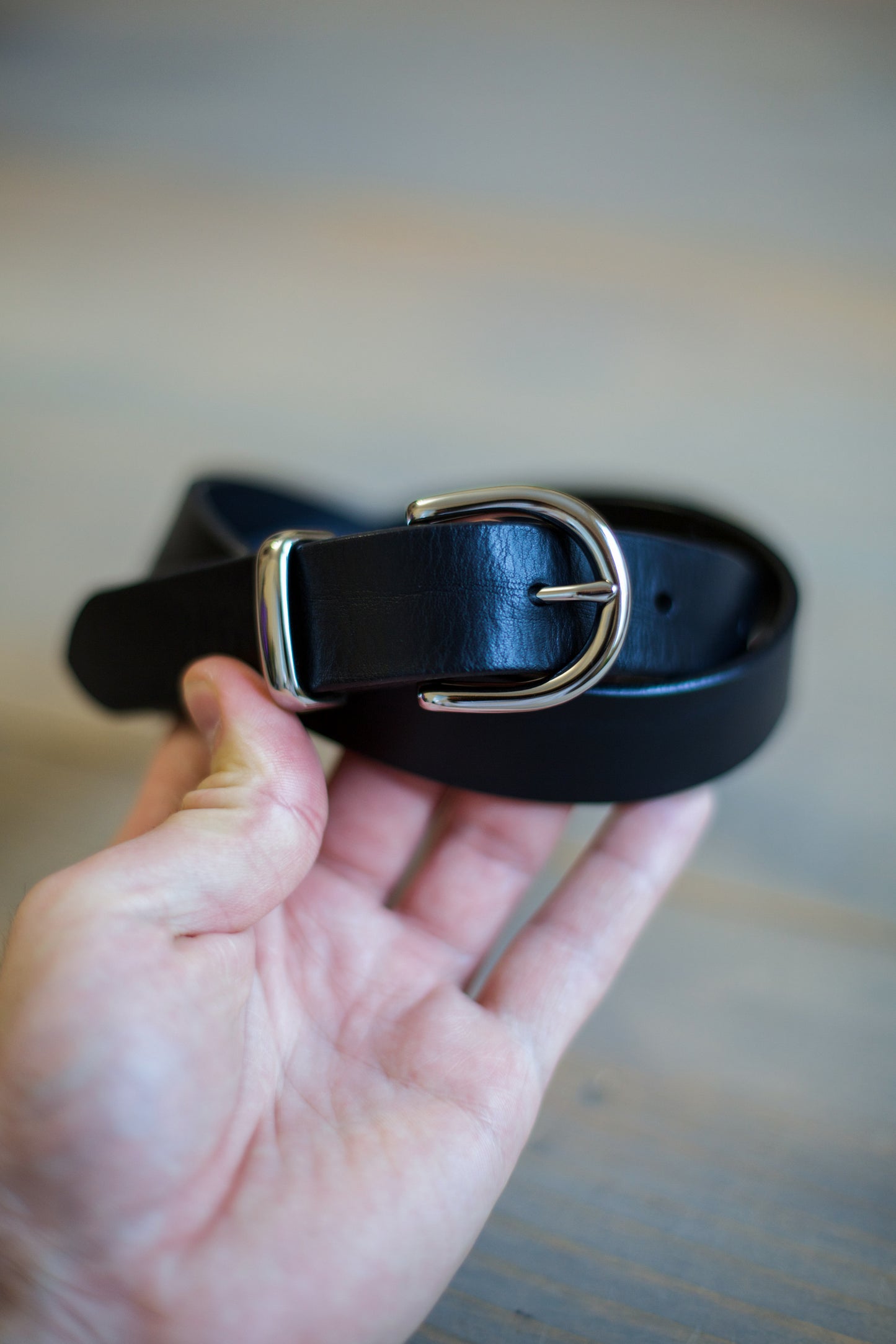 WOMEN'S BLACK BELT WITH SILVER HARDWARE