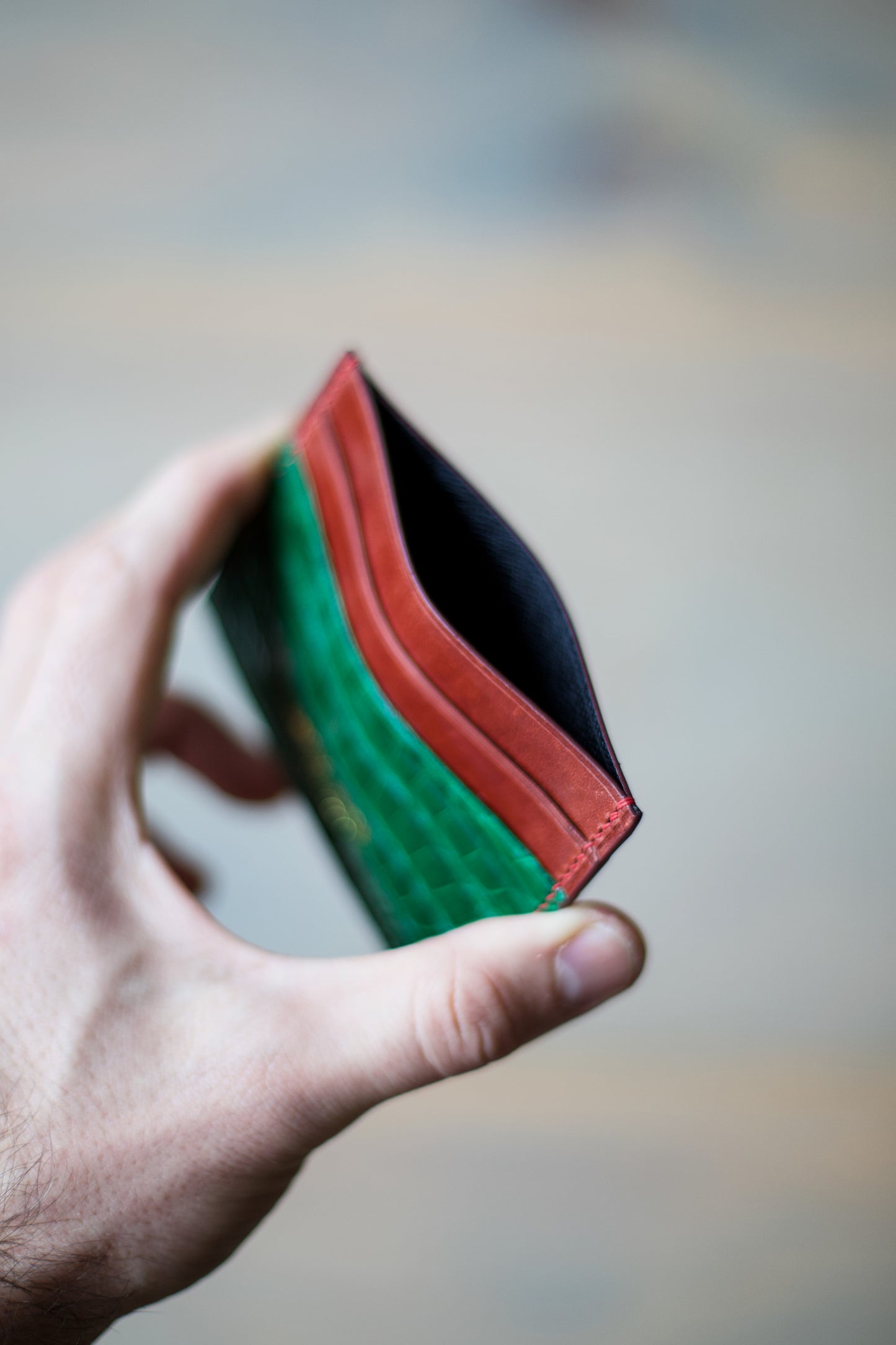 5 POCKET CARDHOLDER (green alligator/ red veg tan)