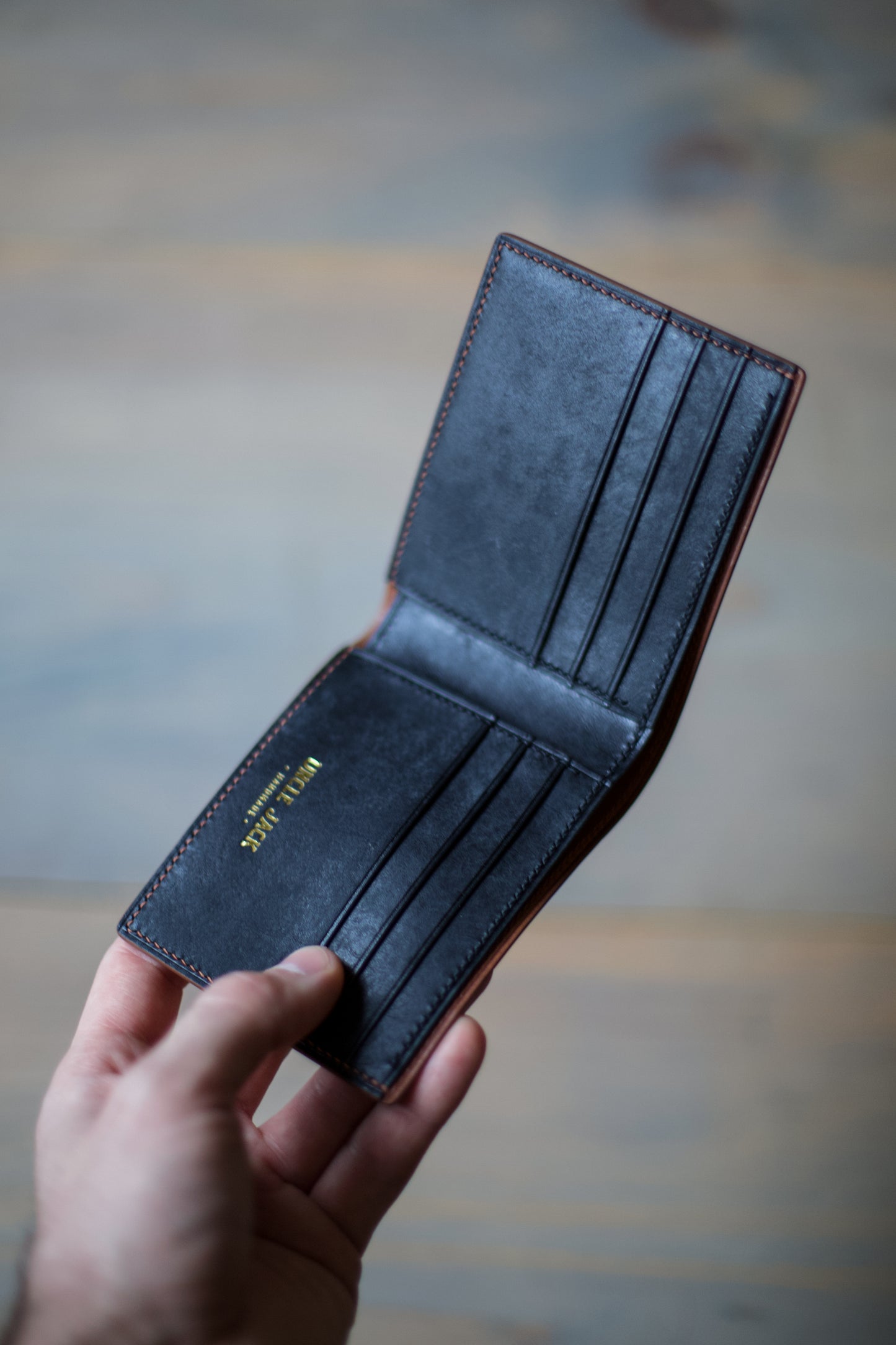 6 SLOT BIFOLD (whiskey/ black maya leather)