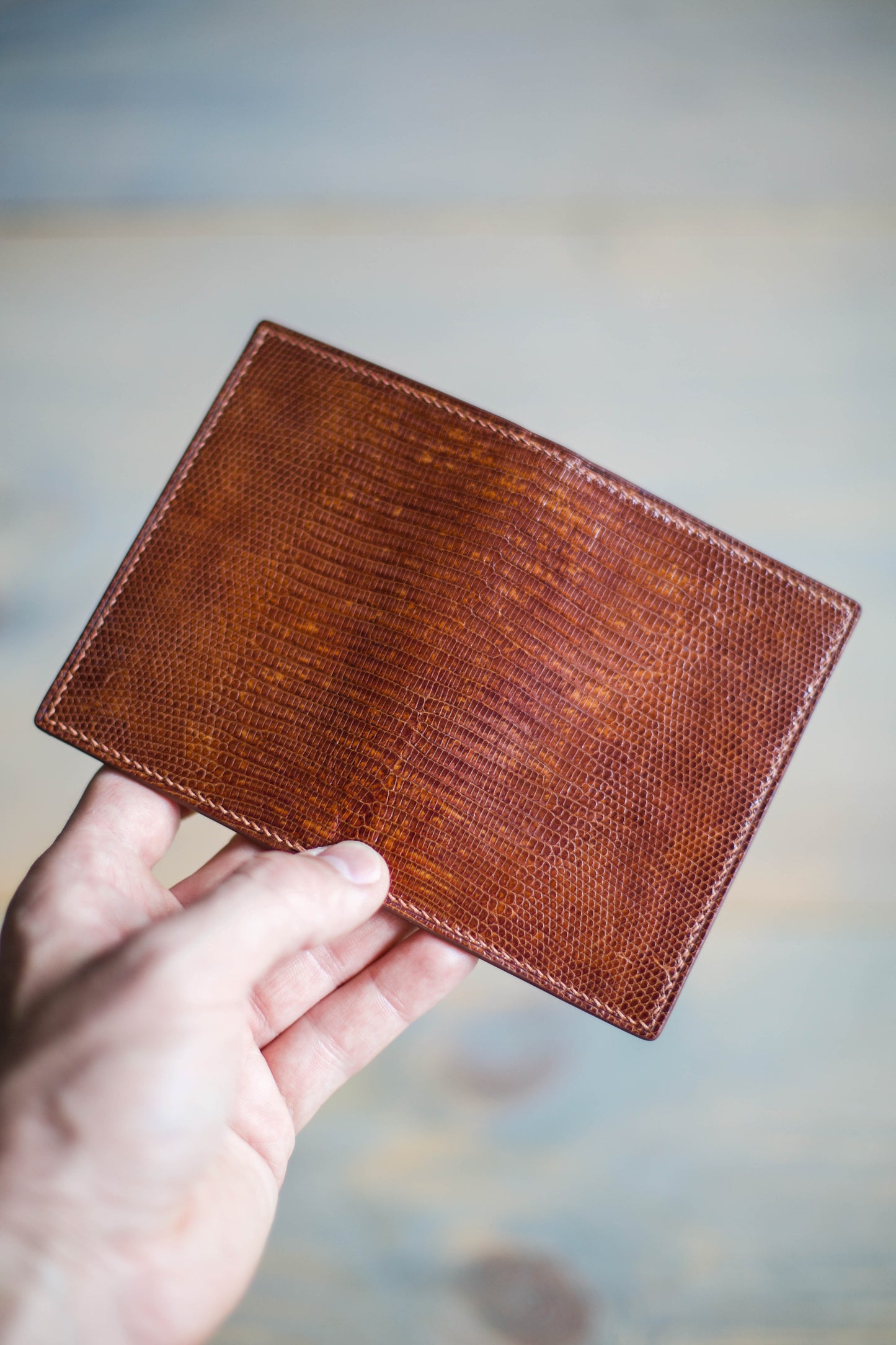 6 SLOT BIFOLD (cognac veg tan/ vintage lizard leather)