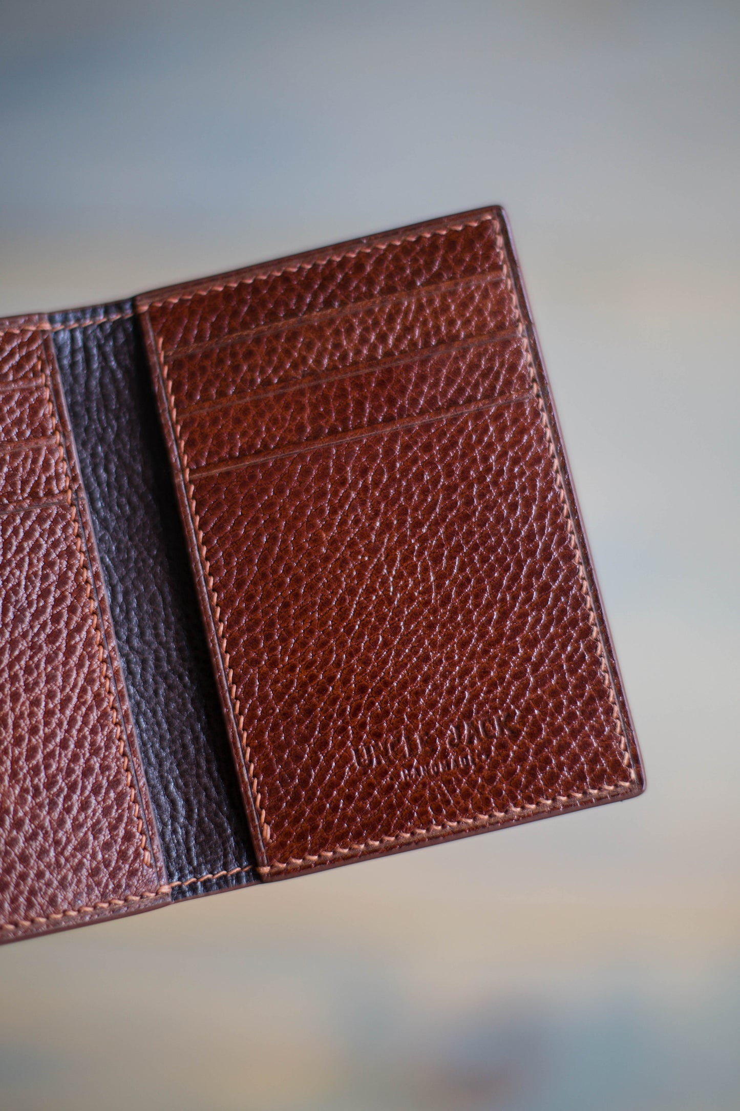 6 SLOT BIFOLD (cognac veg tan/ vintage lizard leather)