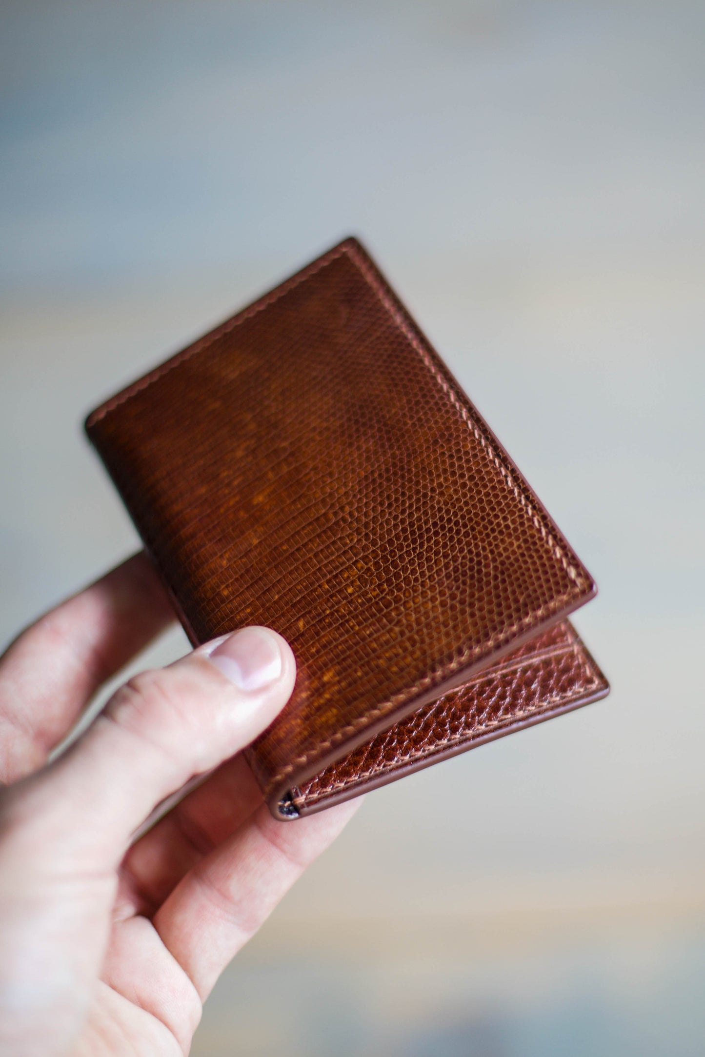 6 SLOT BIFOLD (cognac veg tan/ vintage lizard leather)