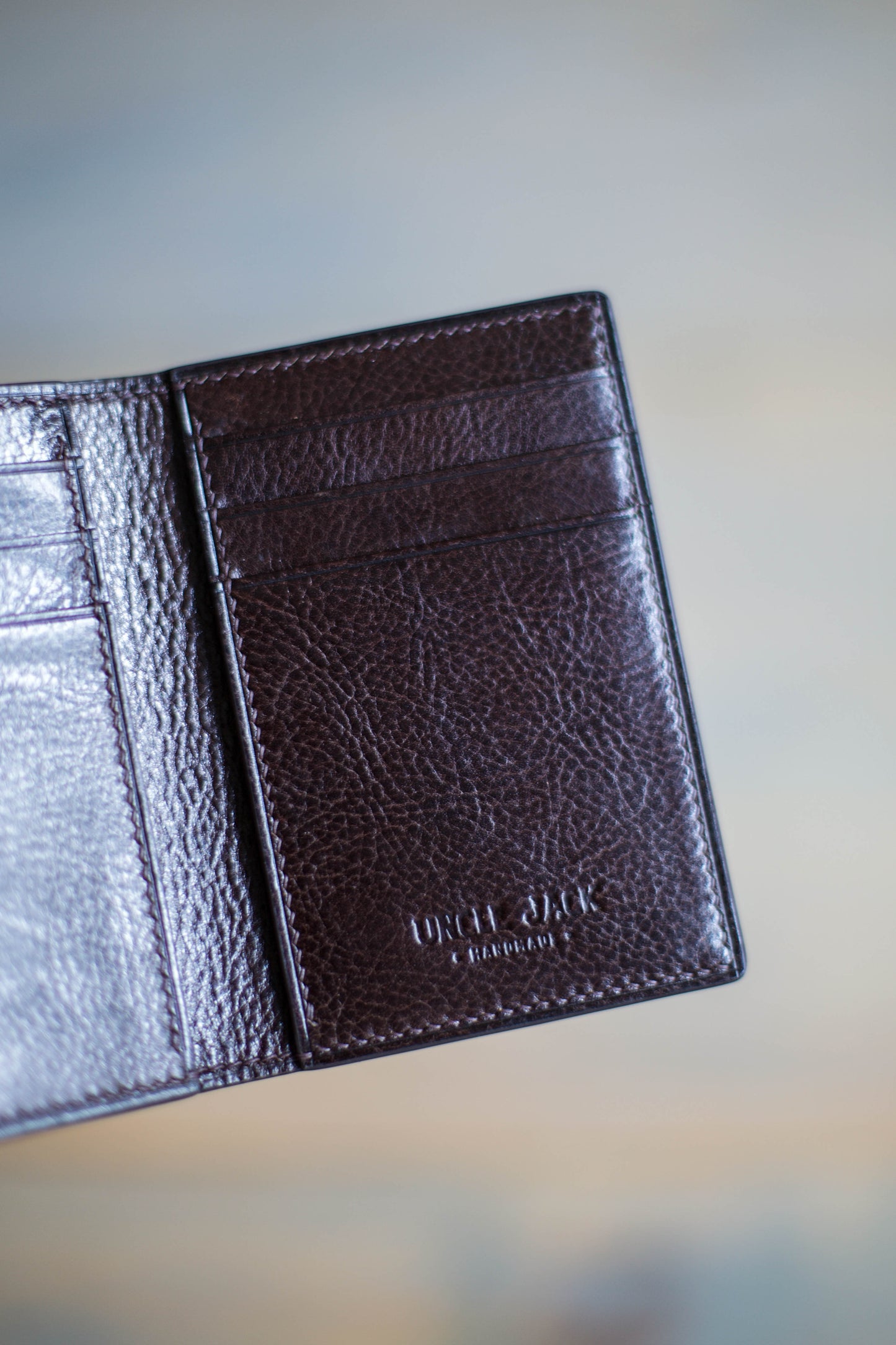 6 SLOT BIFOLD (brown veg tan/ bronze lizard leather)