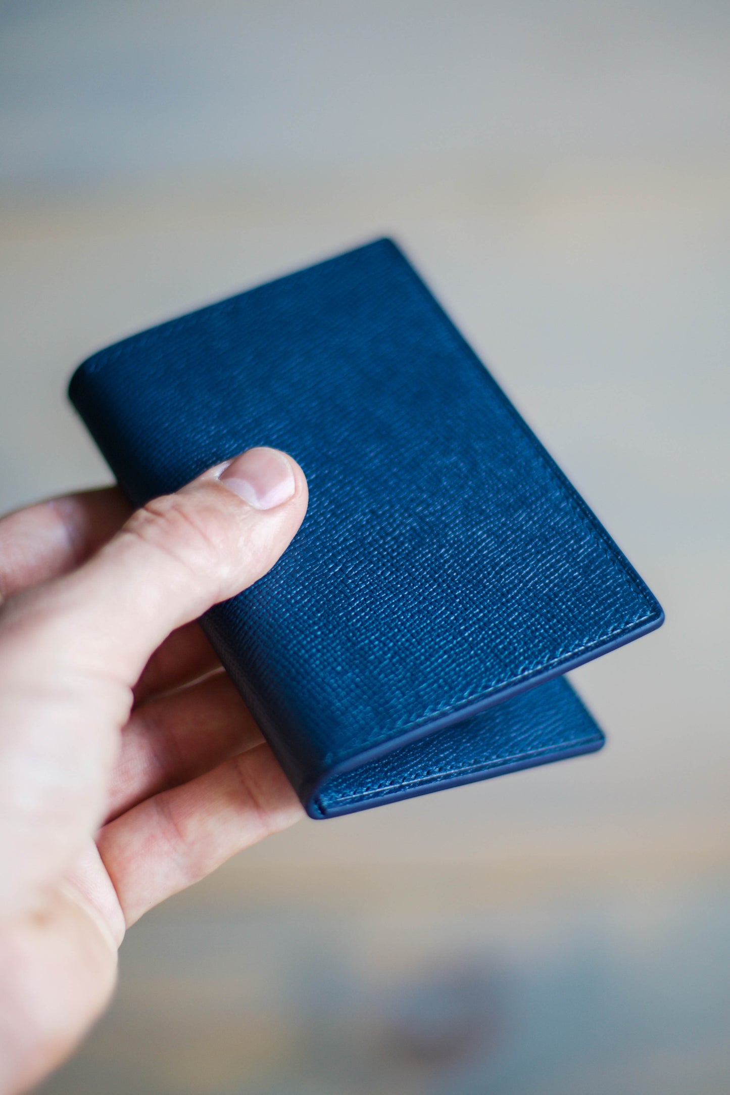 6 SLOT BIFOLD (blue saffiano leather)