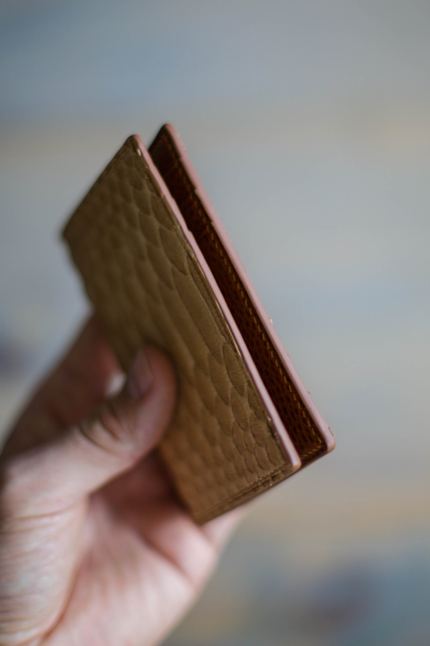 6 SLOT BIFOLD (whiskey dollaro/ natural python leather)