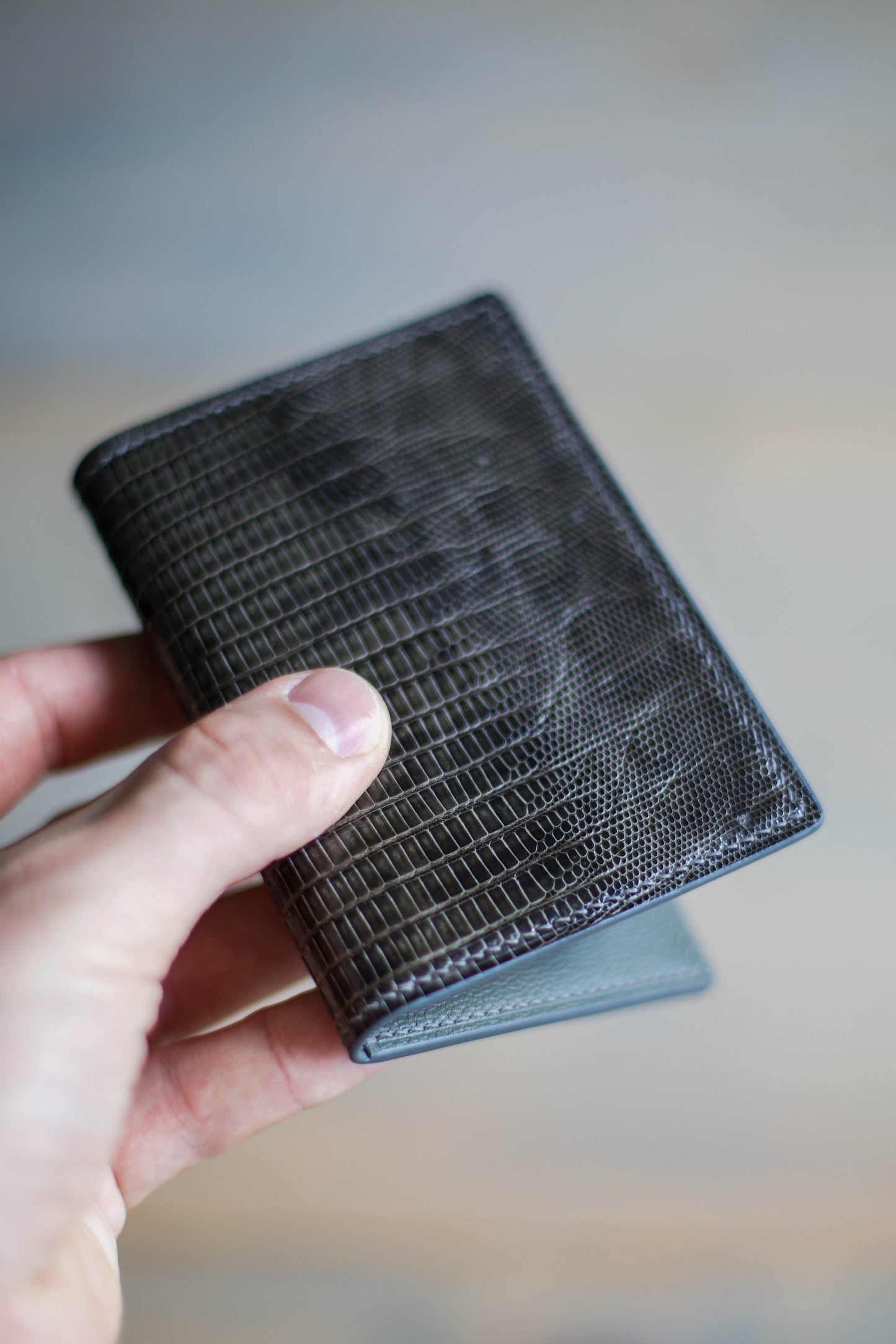 6 SLOT BIFOLD (grey goat/ grey lizard leather)