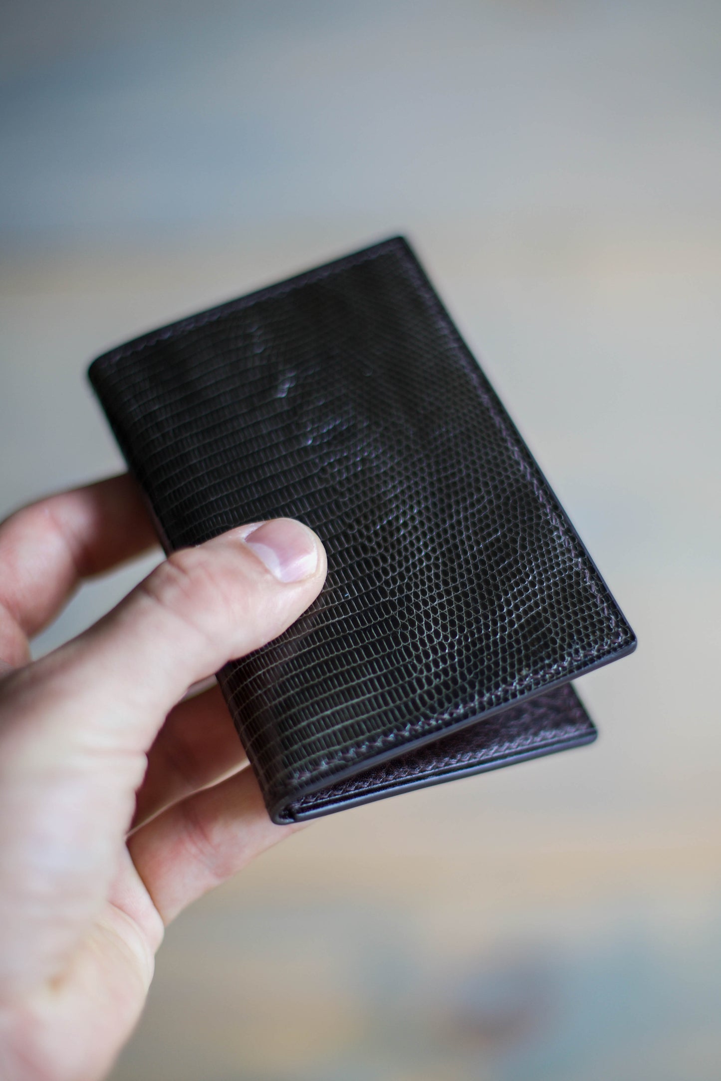 6 SLOT BIFOLD (brown veg tan/ dark grey lizard leather)