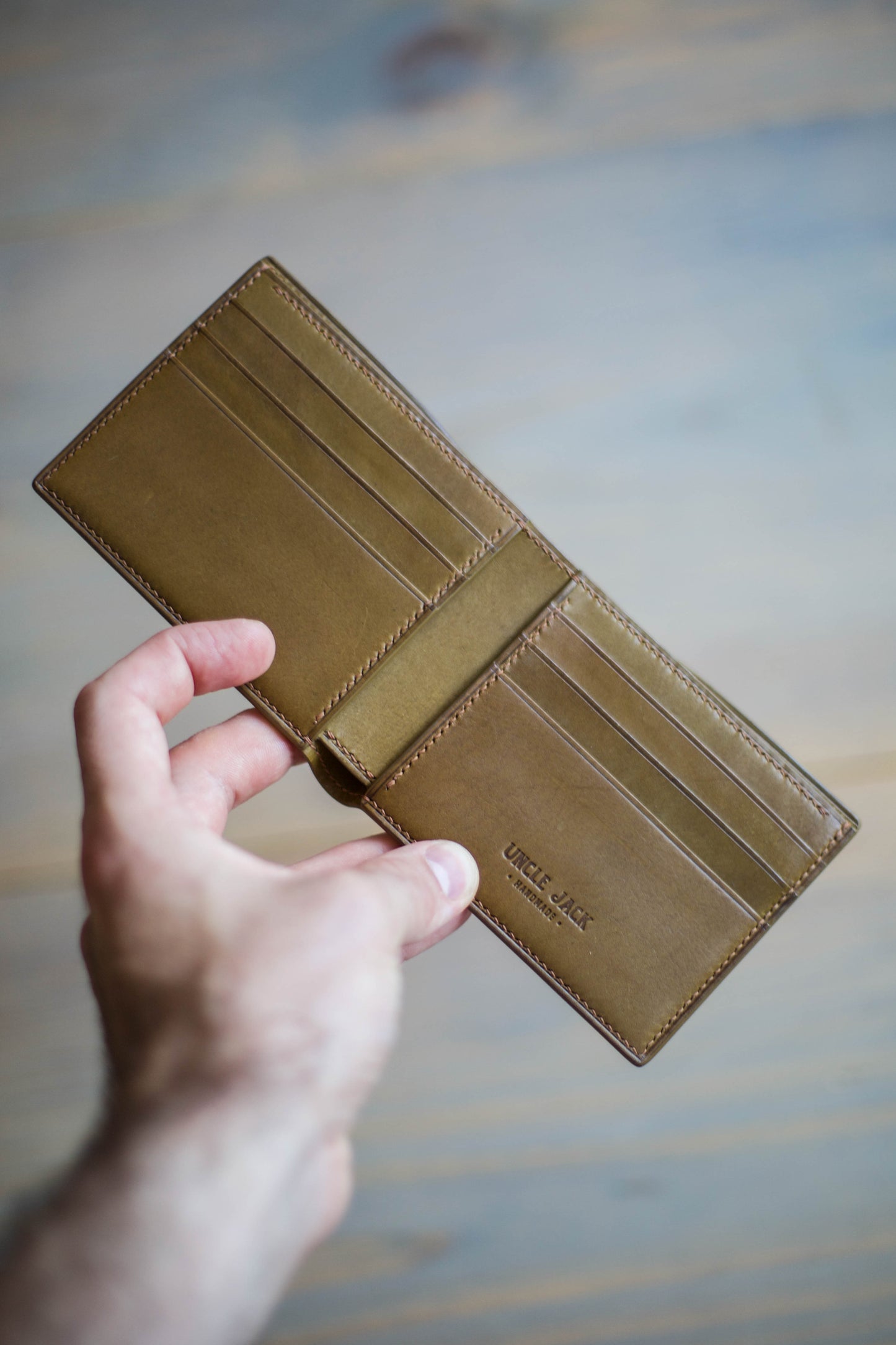 6 SLOT BIFOLD (olive green veg tan leather)