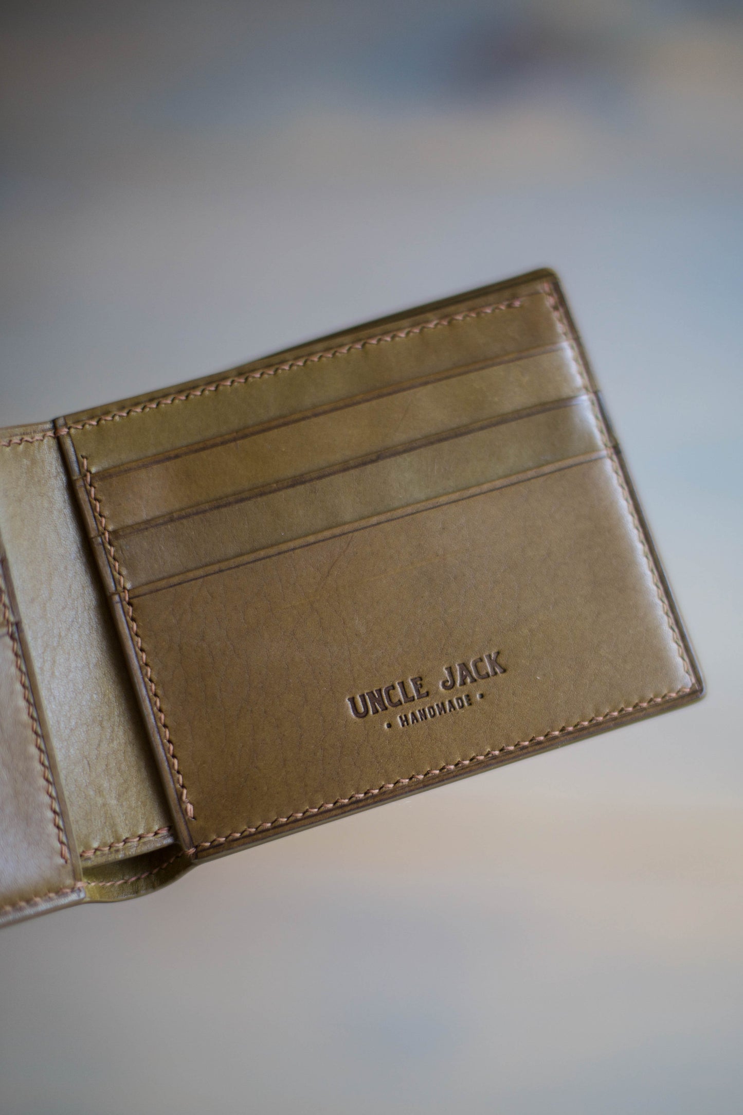 6 SLOT BIFOLD (olive green veg tan leather)