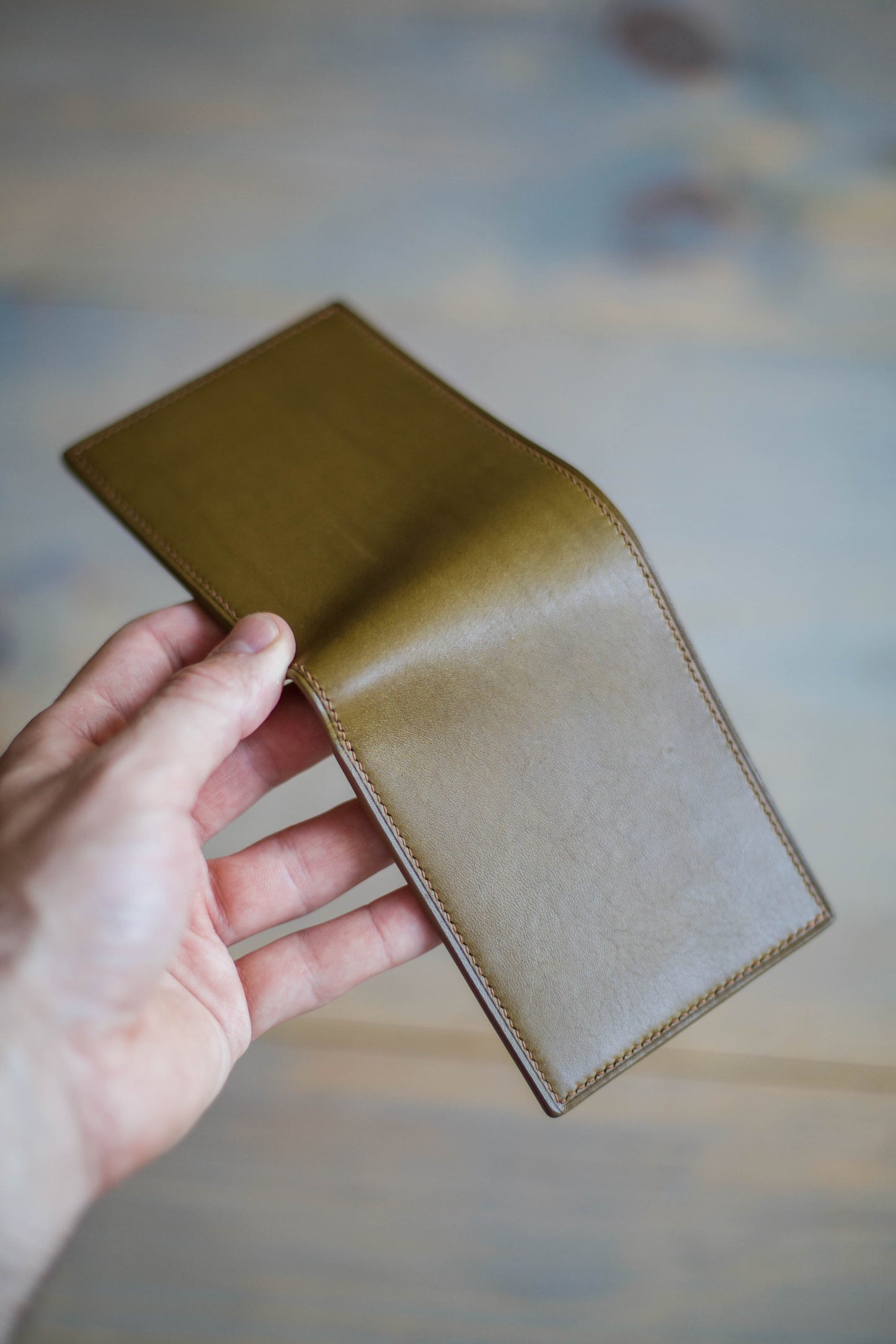 6 SLOT BIFOLD (olive green veg tan leather)