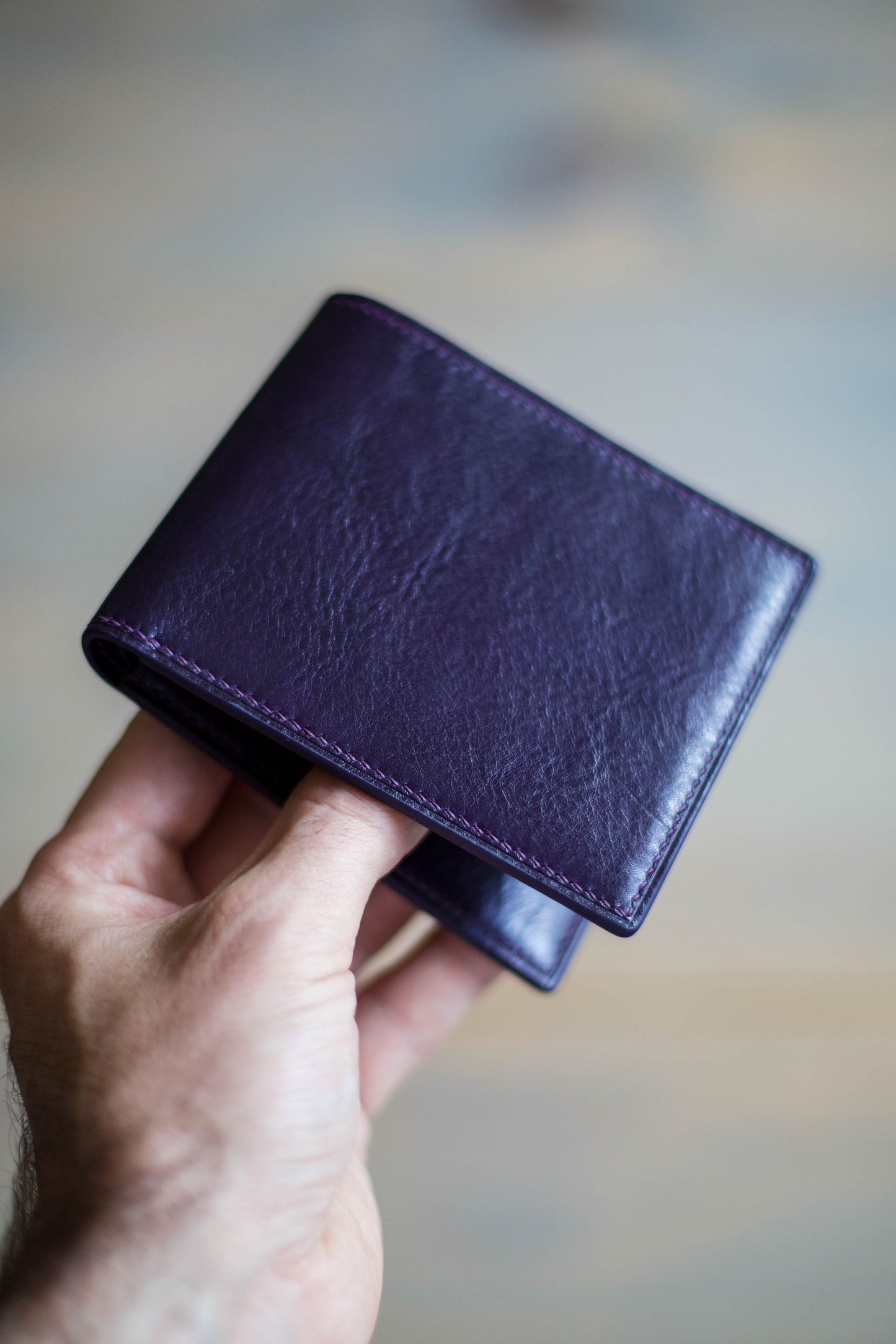 6 SLOT BIFOLD (purple veg tan leather)