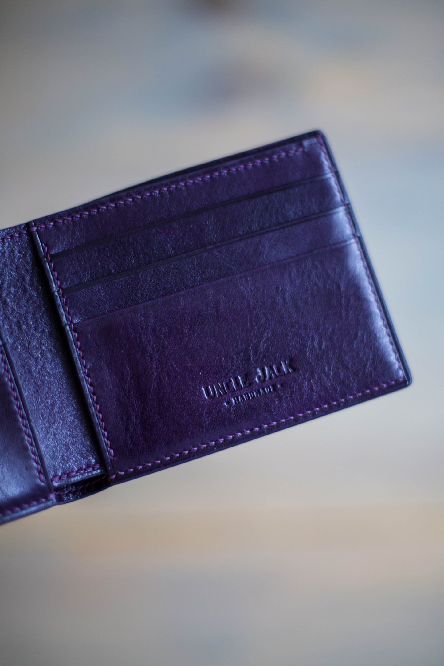 6 SLOT BIFOLD (purple veg tan leather)