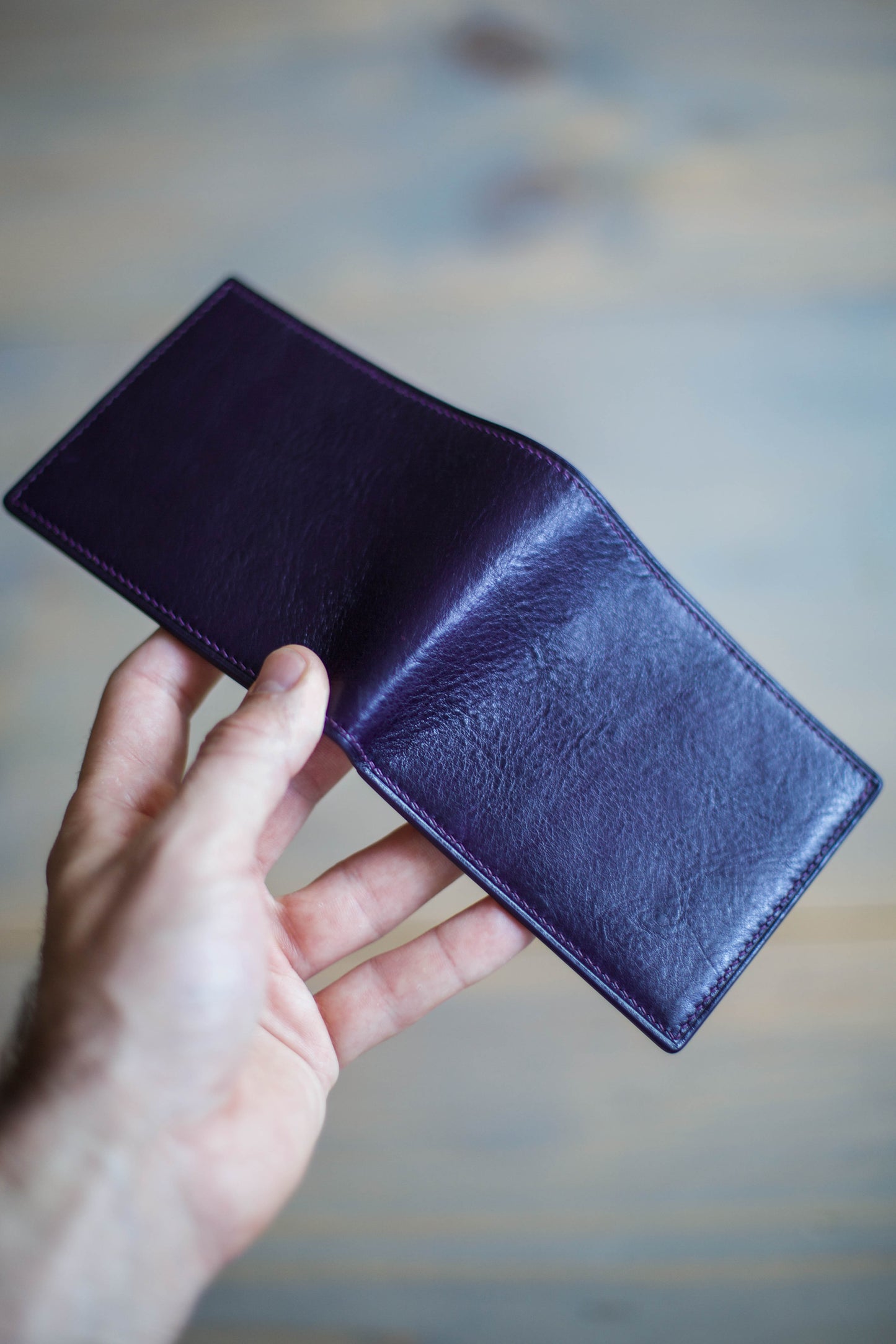 6 SLOT BIFOLD (purple veg tan leather)