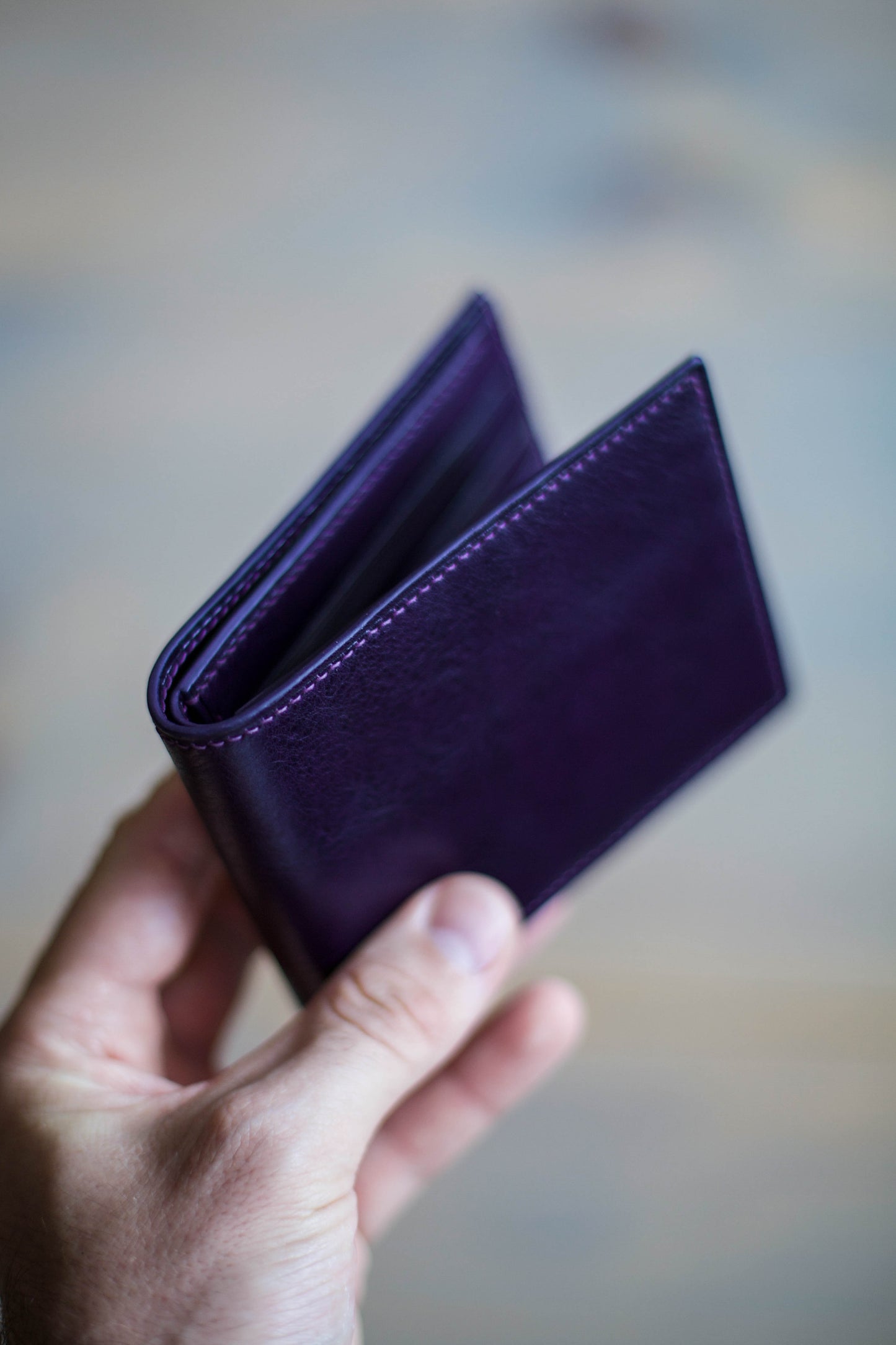 6 SLOT BIFOLD (purple veg tan leather)