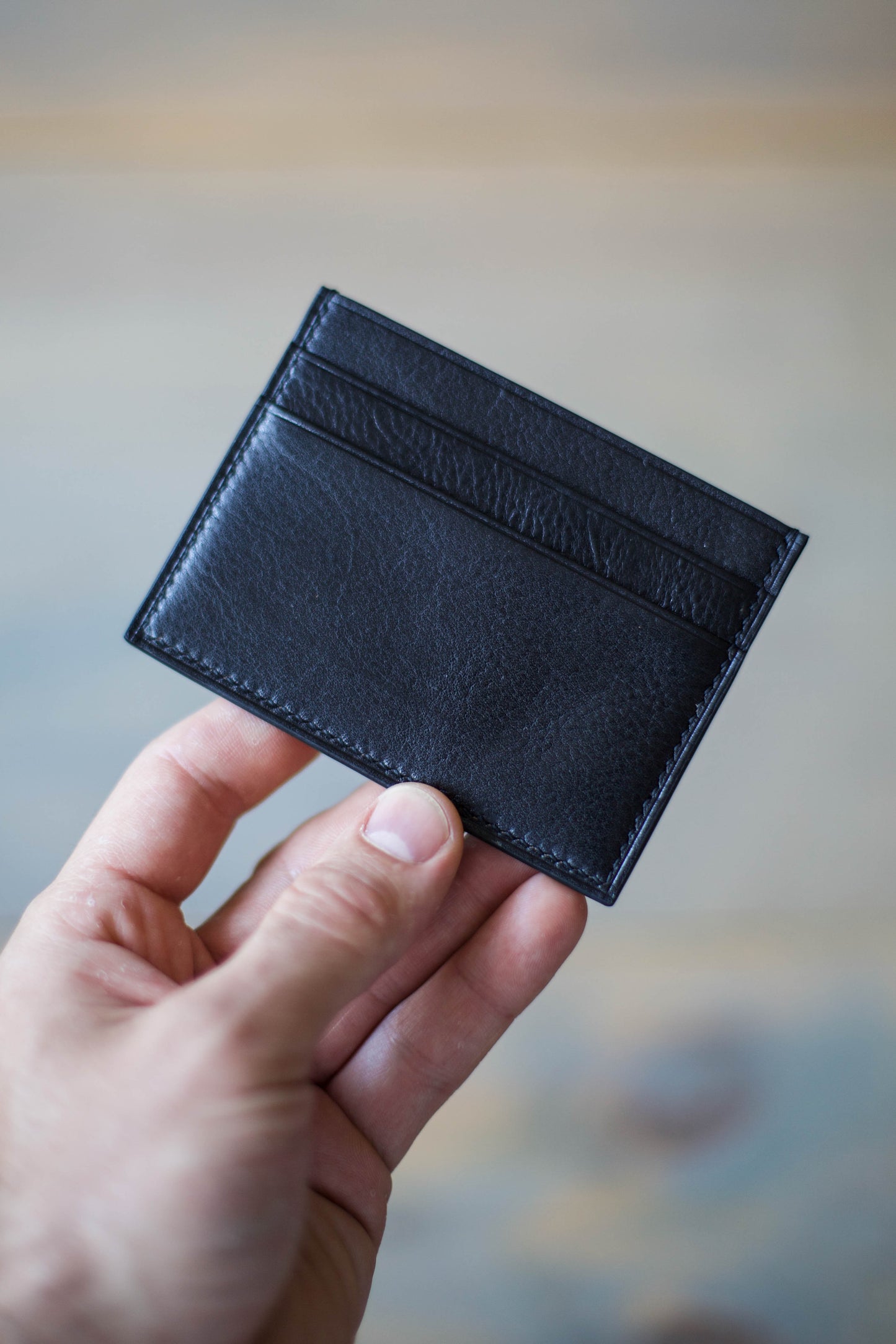 5 POCKET CARDHOLDER (shiny black veg tan leather)