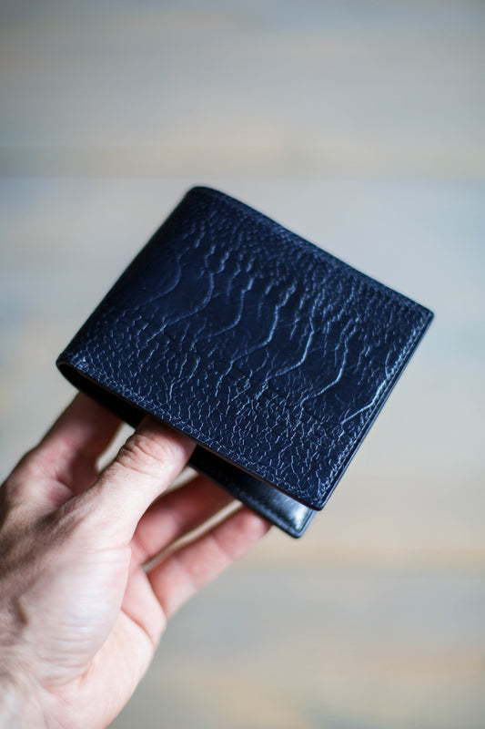 6 SLOT BIFOLD (black veg tan/ blue ostrcih leather)