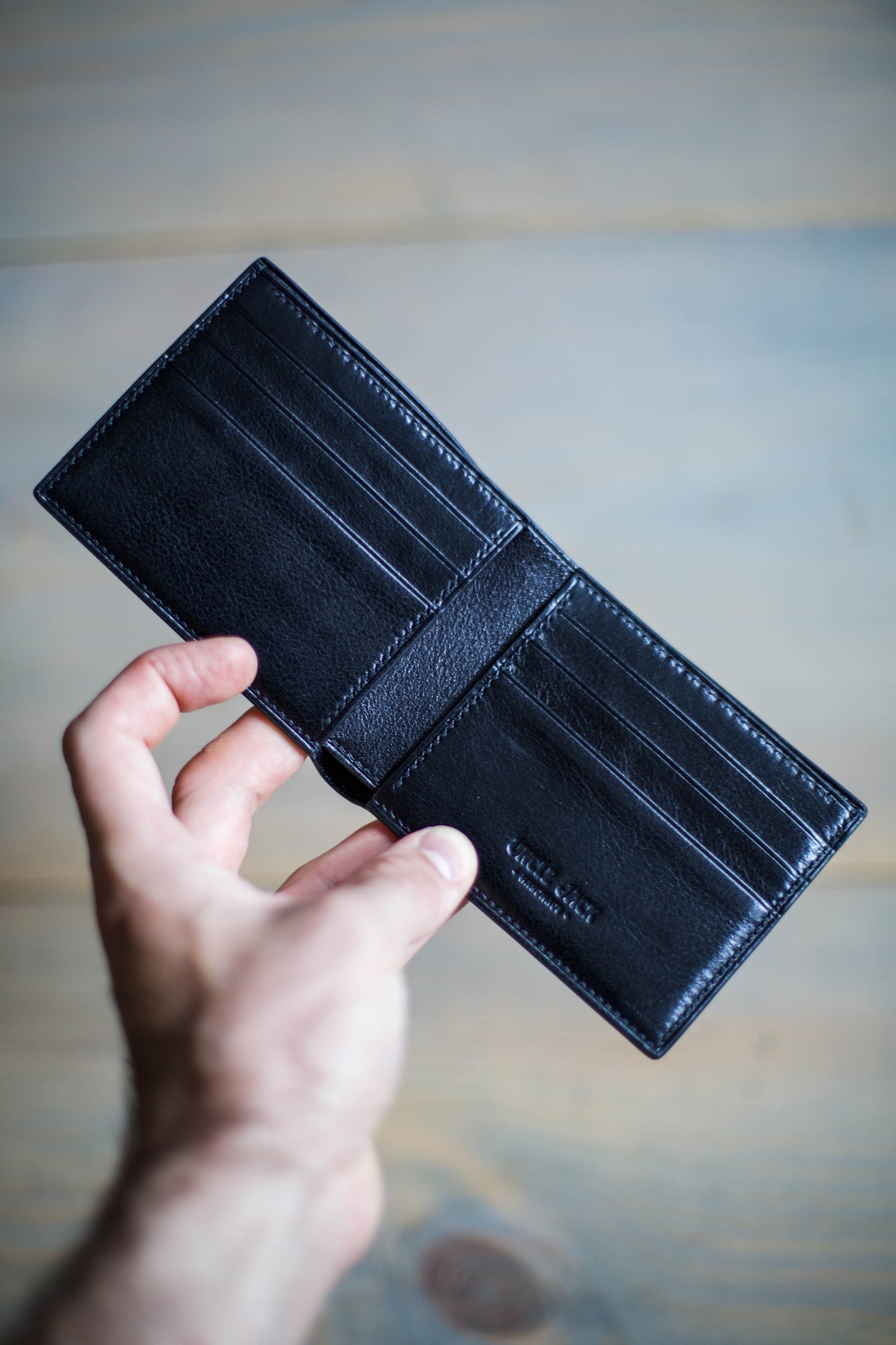 6 SLOT BIFOLD (black veg tan/ blue ostrcih leather)