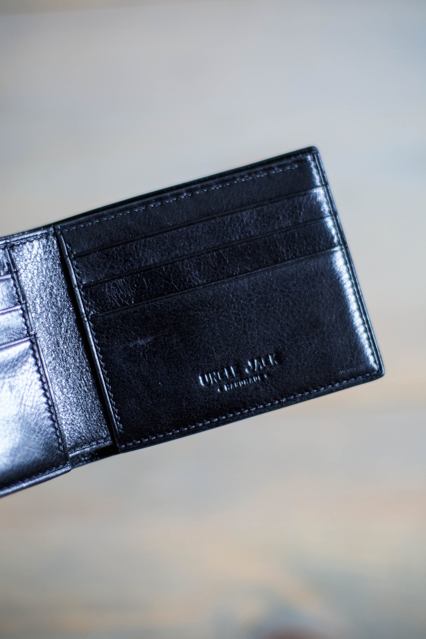 6 SLOT BIFOLD (black veg tan/ blue ostrcih leather)