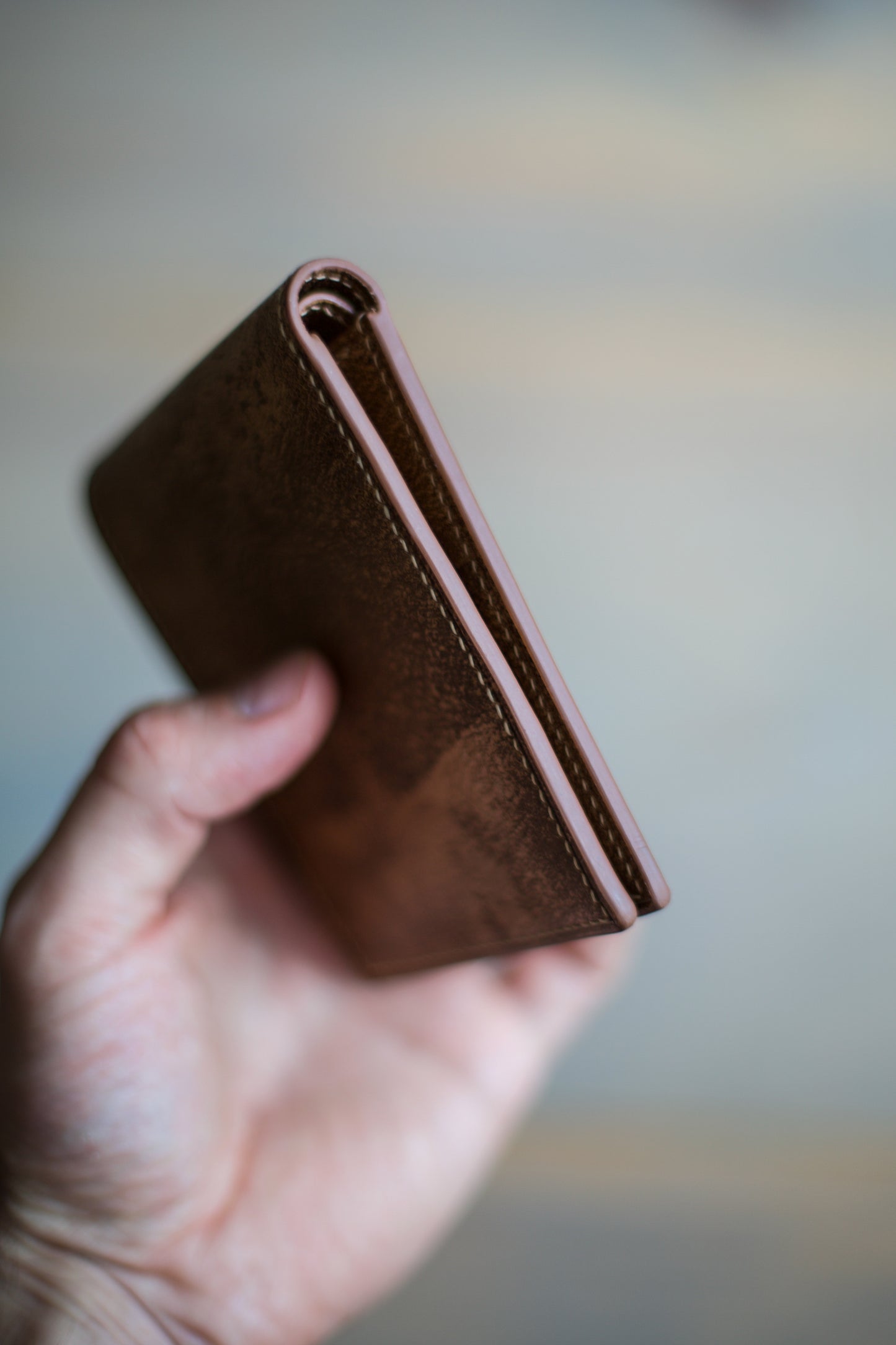 6 SLOT BIFOLD (brown Martina leather)