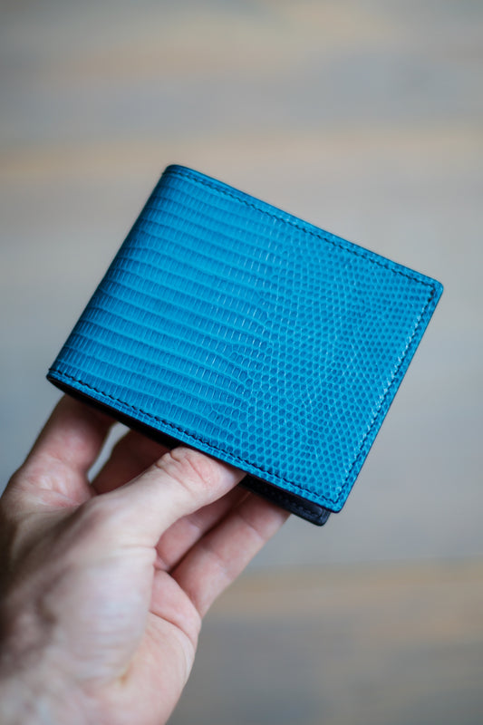 6 SLOT BIFOLD (black veg tan/ light blue lizard)