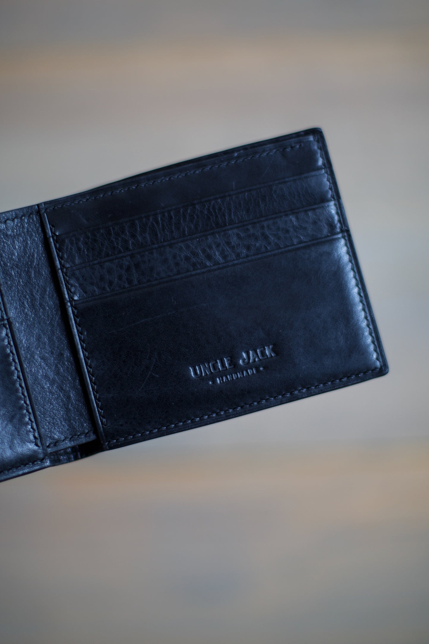 6 SLOT BIFOLD (black veg tan/ light blue lizard)