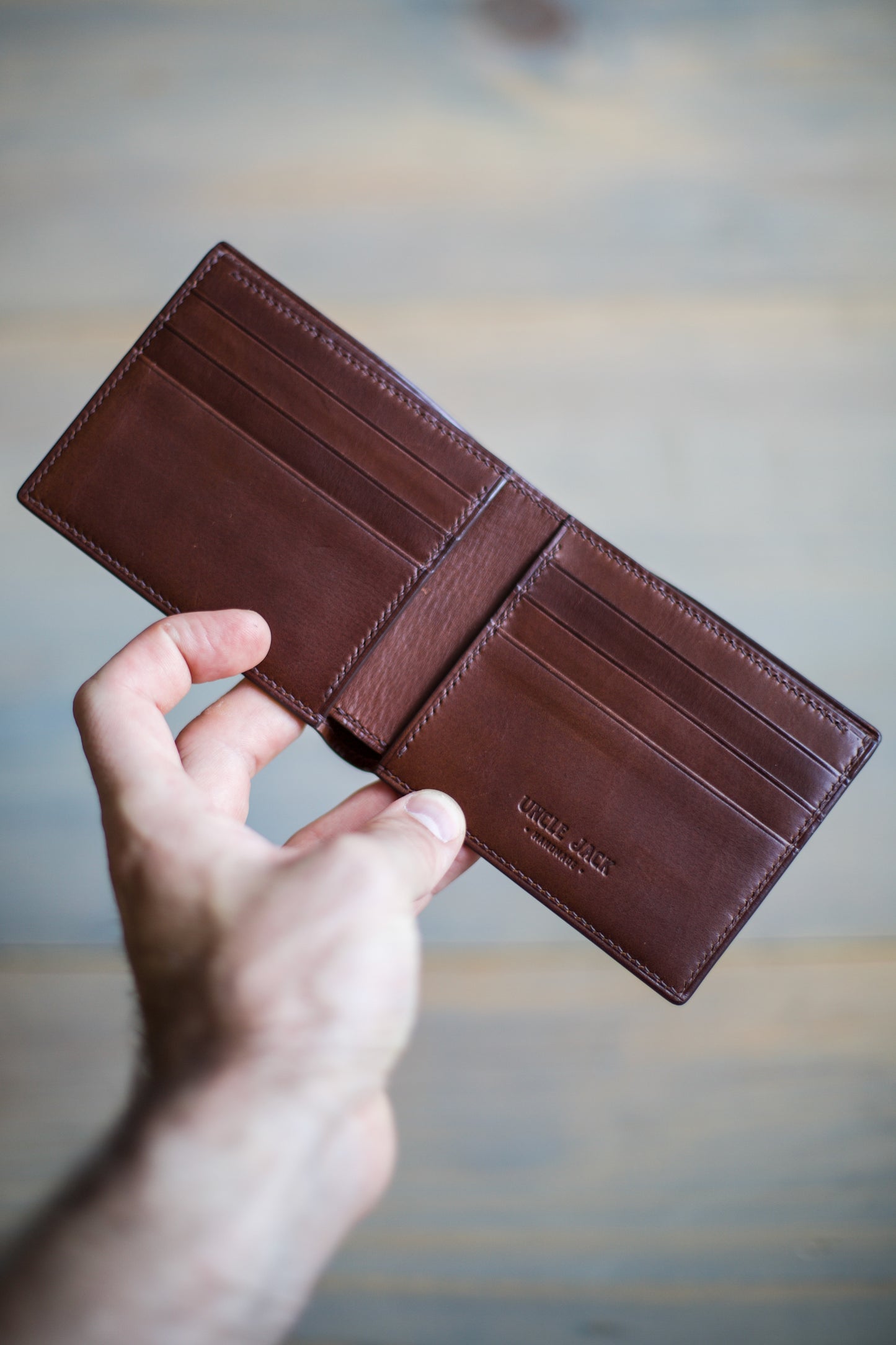 6 SLOT BIFOLD (brown Dakota leather)