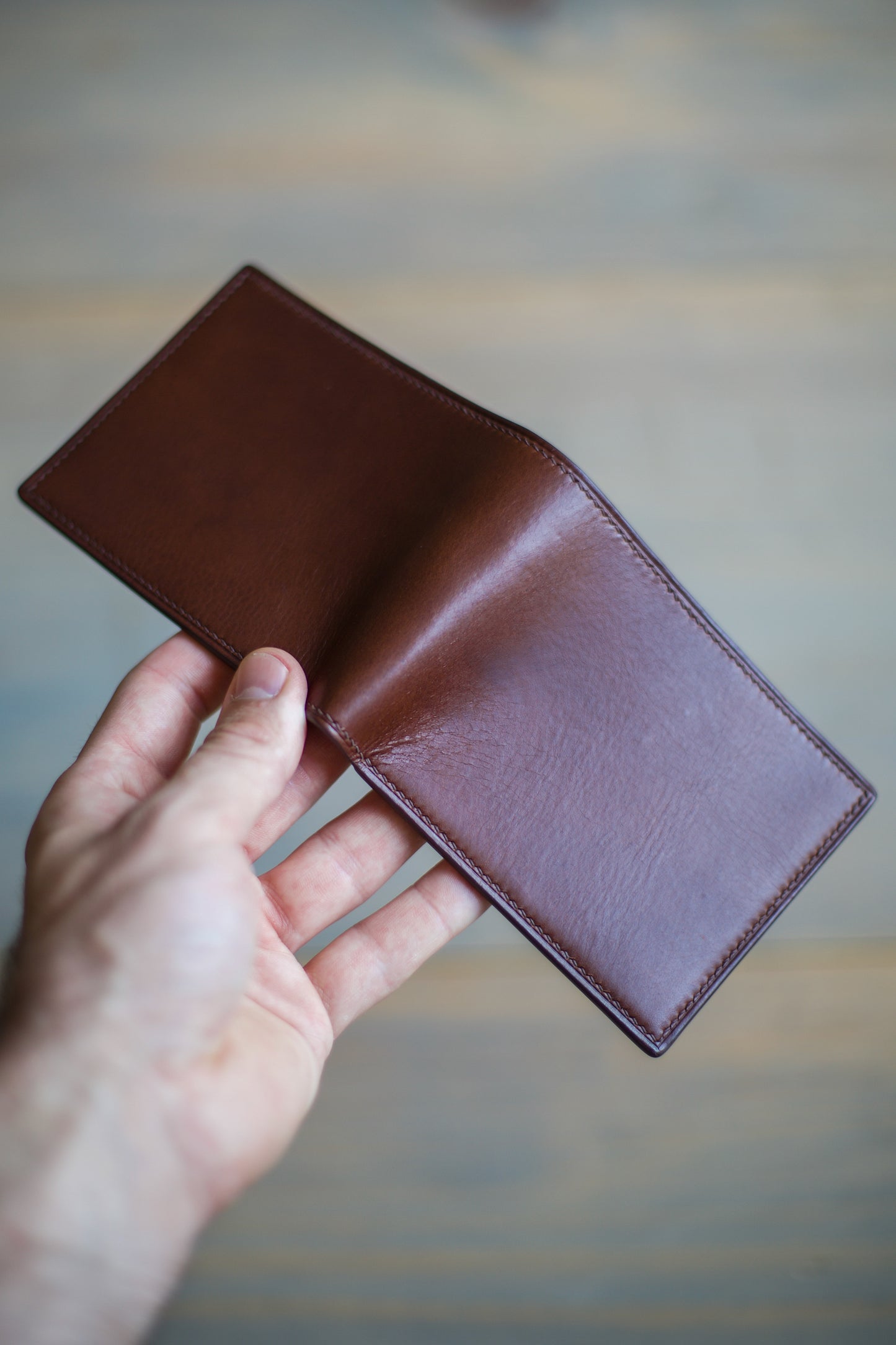 6 SLOT BIFOLD (brown Dakota leather)