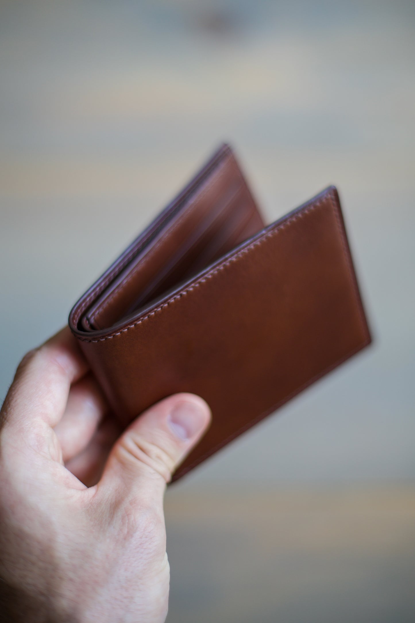 6 SLOT BIFOLD (brown Dakota leather)