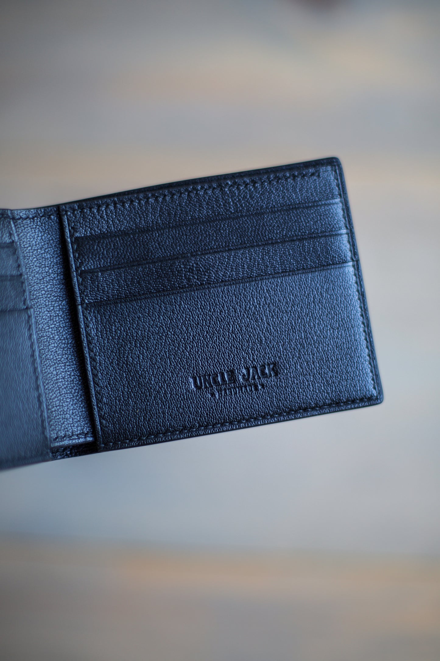 6 SLOT BIFOLD (black goat/ green stingray leather)