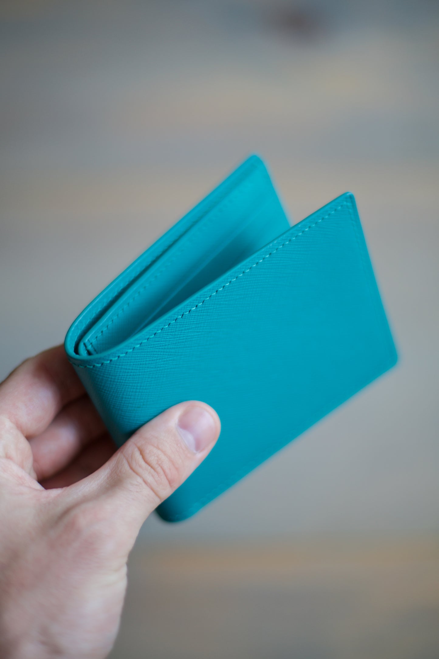 6 SLOT BIFOLD (turquoise saffiano leather)