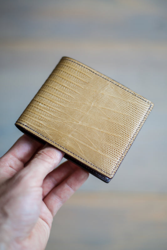 6 SLOT BIFOLD (brown veg tan/ natural lizard leather)