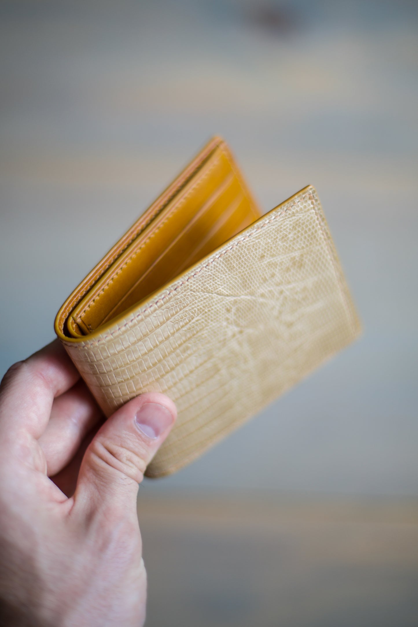 6 SLOT BIFOLD (orange veg tan/ natural lizard leather)