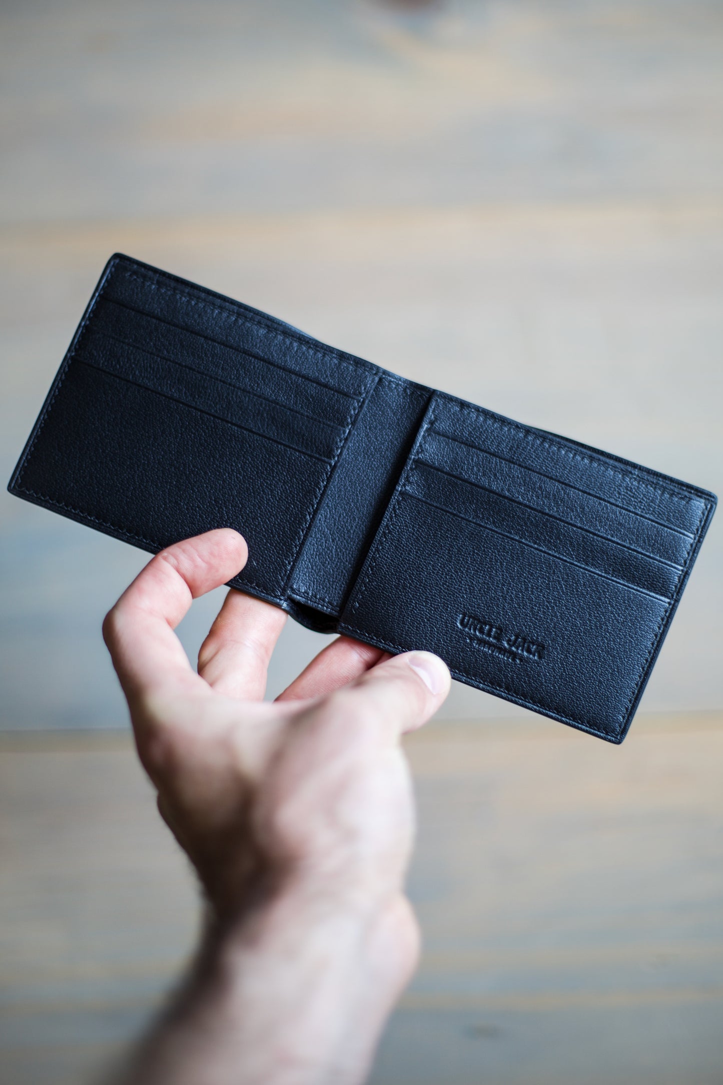 6 SLOT BIFOLD (black goat/ grey stingray leather)