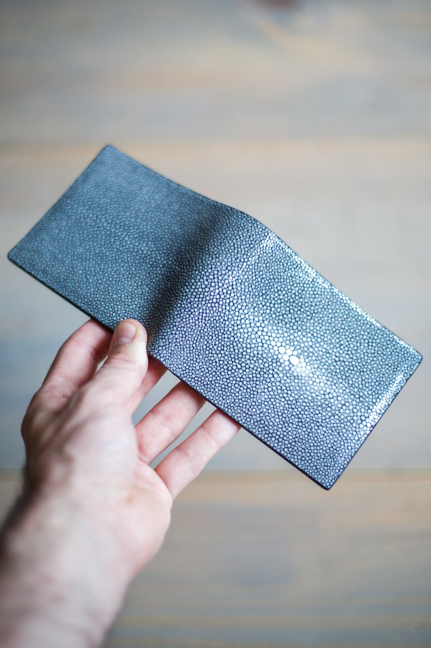 6 SLOT BIFOLD (black goat/ grey stingray leather)