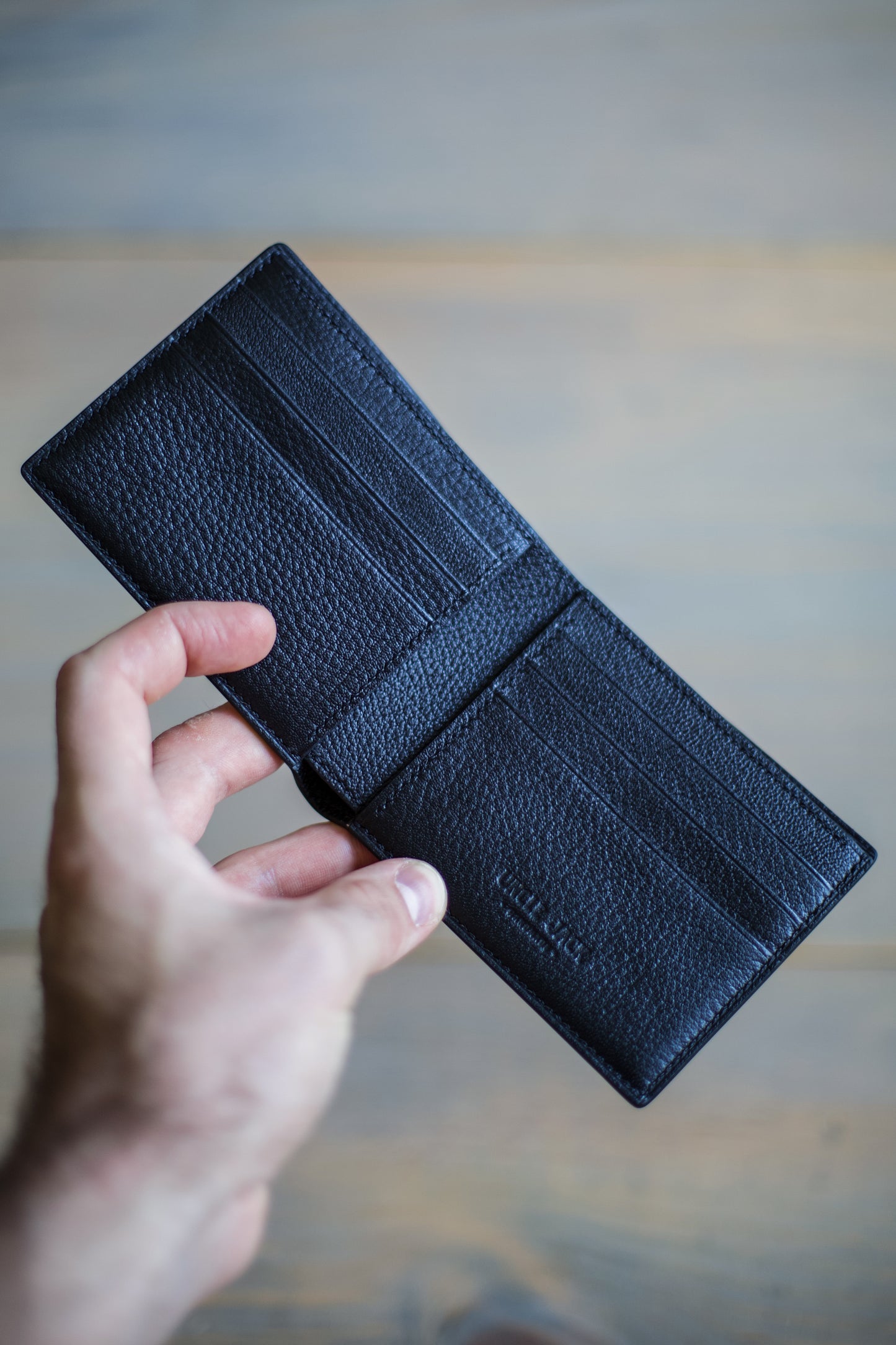 6 SLOT BIFOLD (black goat/ black ostrich leg leather)