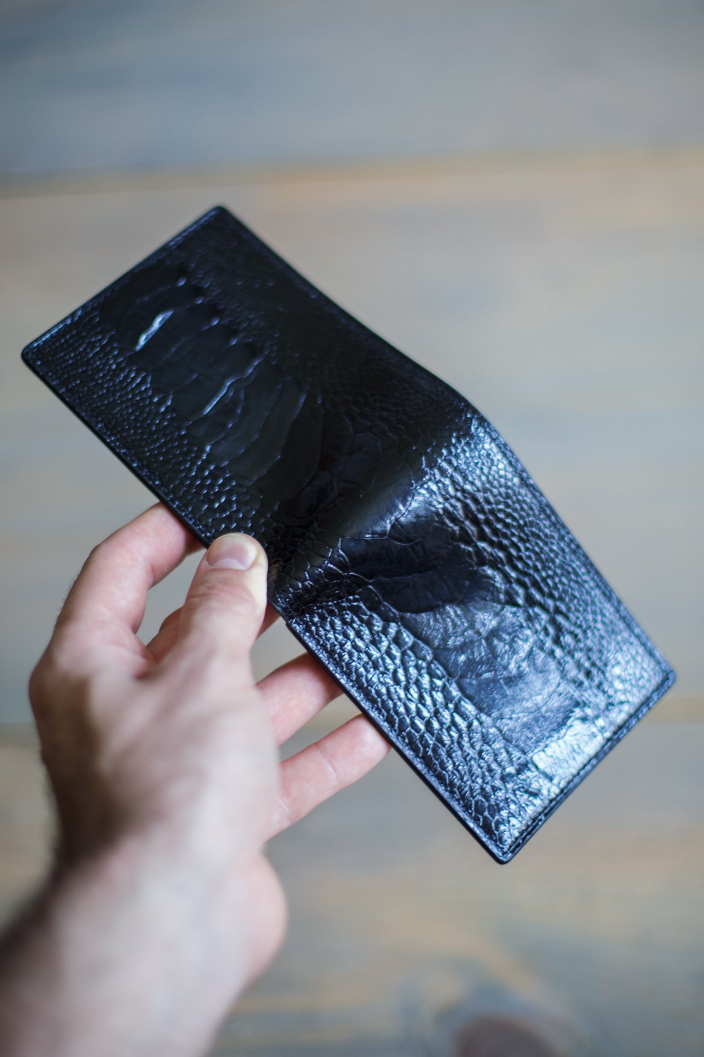 6 SLOT BIFOLD (black goat/ black ostrich leg leather)