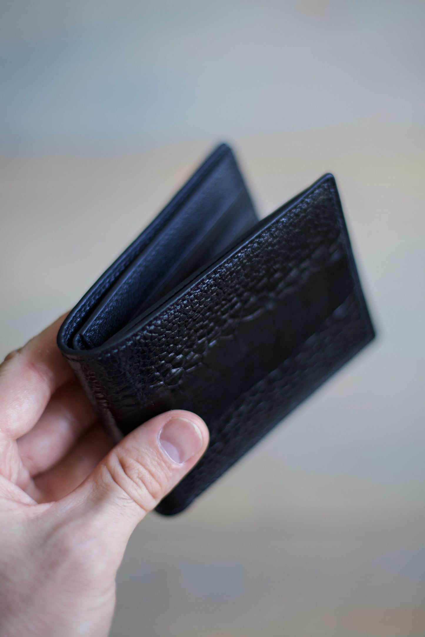 6 SLOT BIFOLD (black goat/ black ostrich leg leather)