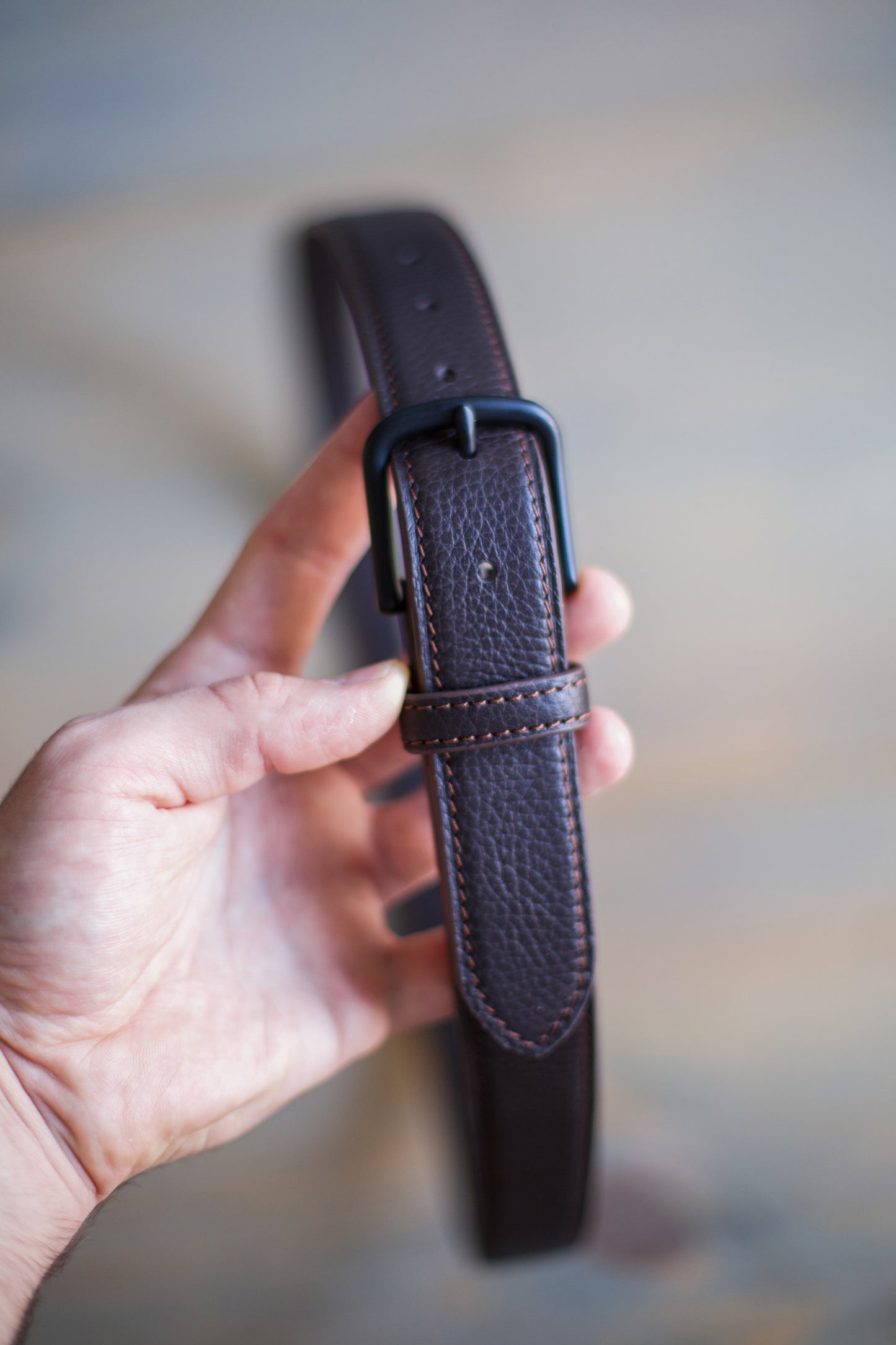 UNISEX BELT WITH BLACK BUCKLE (dark brown pebbled leather)